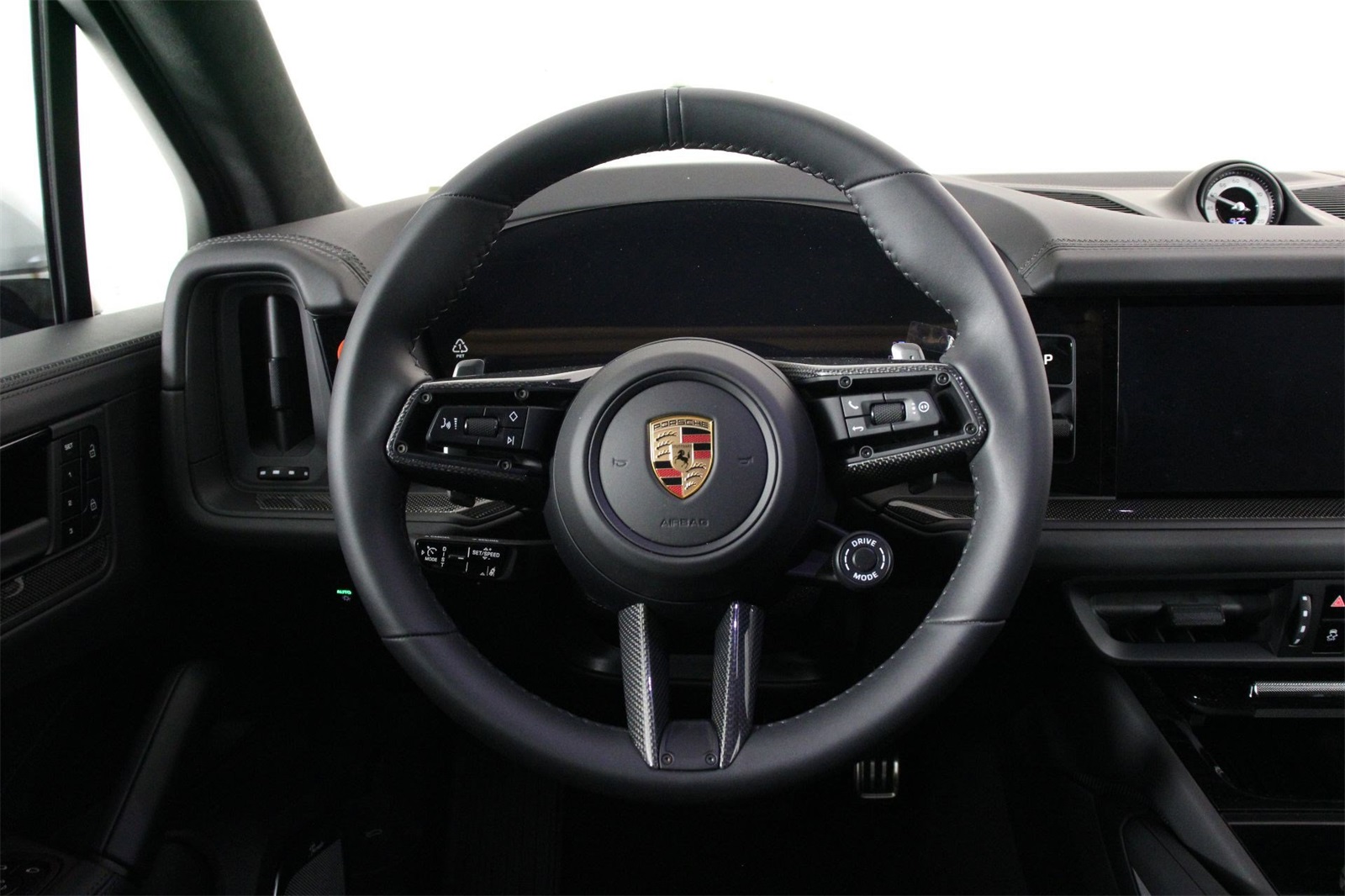 2025 Porsche Cayenne GTS photo 12