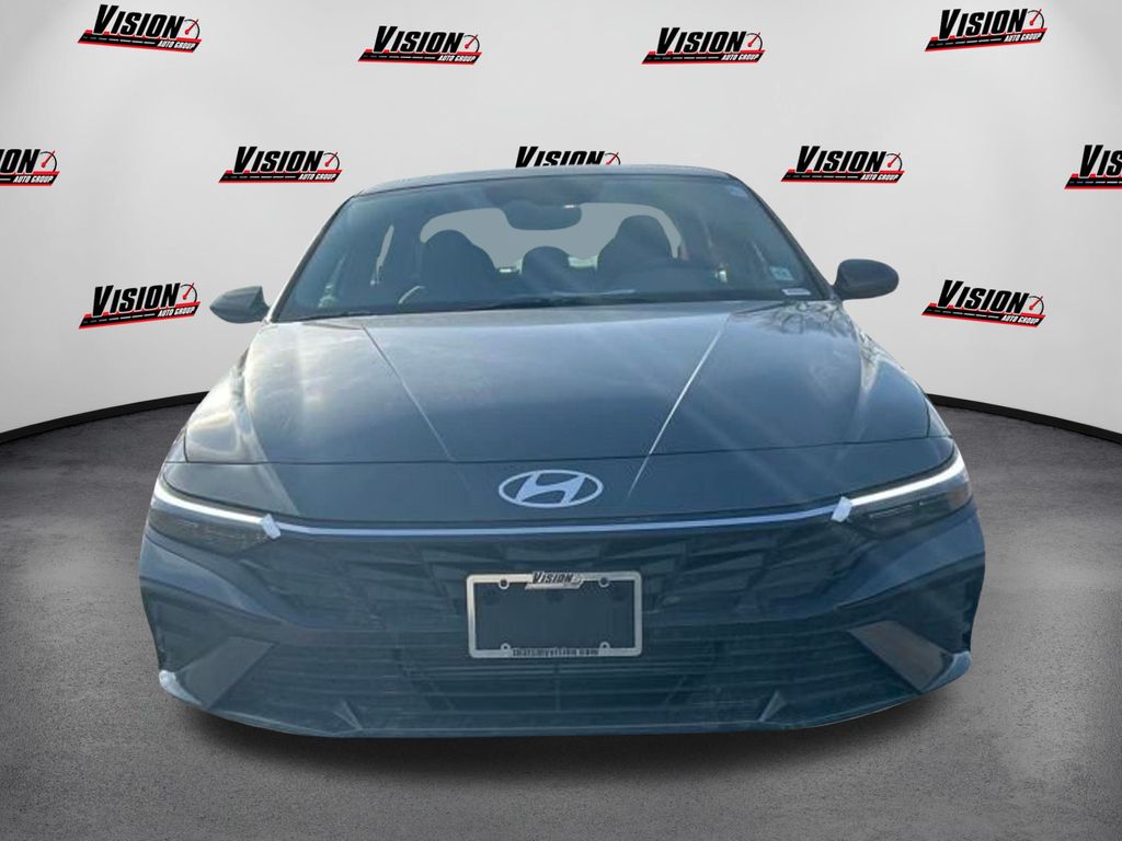 2024 Hyundai Elantra SE photo 2