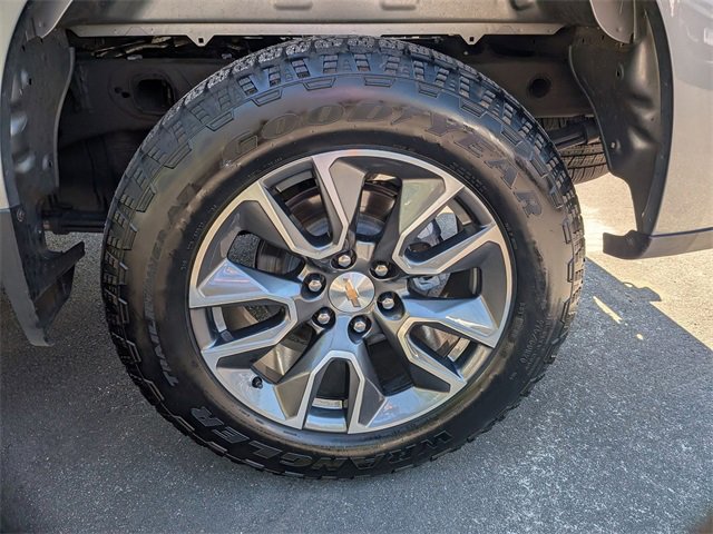 2025 Chevrolet Silverado 1500 LT photo 9