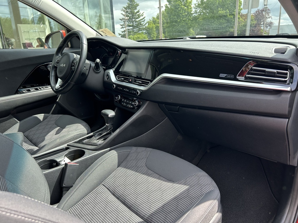 2022 Kia Niro LXS photo 26