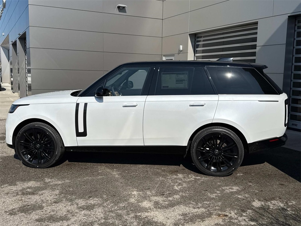2025 Land Rover Range Rover SE photo 4