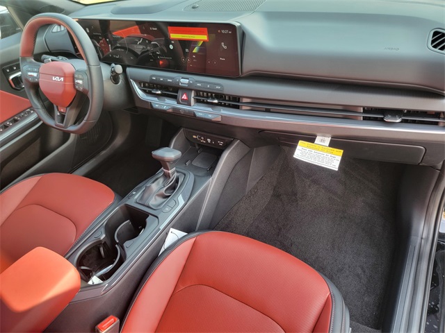 2025 Kia K4 GT-Line photo 16