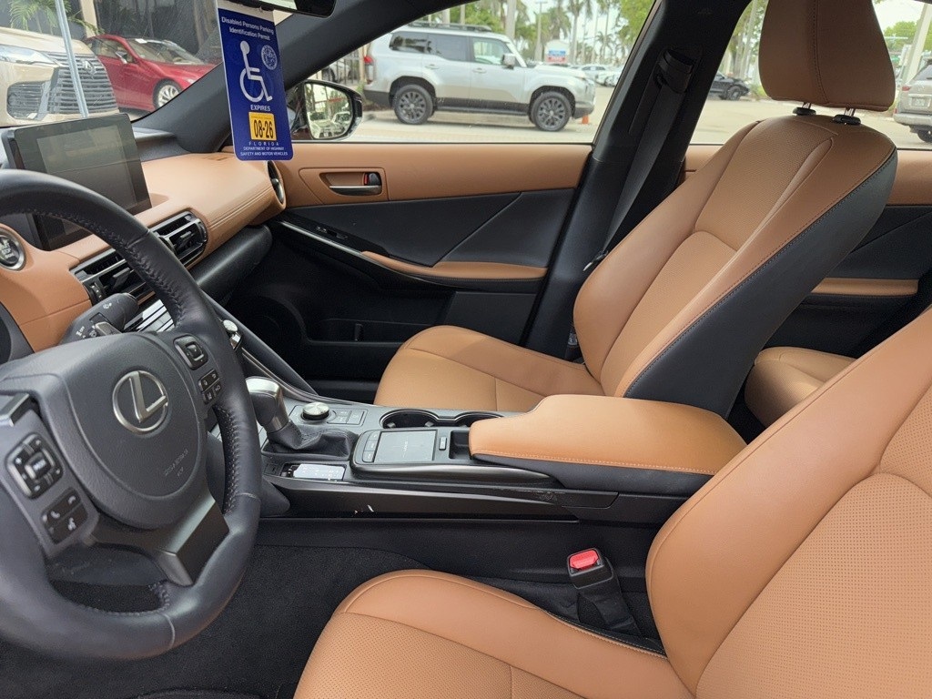 2023 Lexus IS 300 photo 11