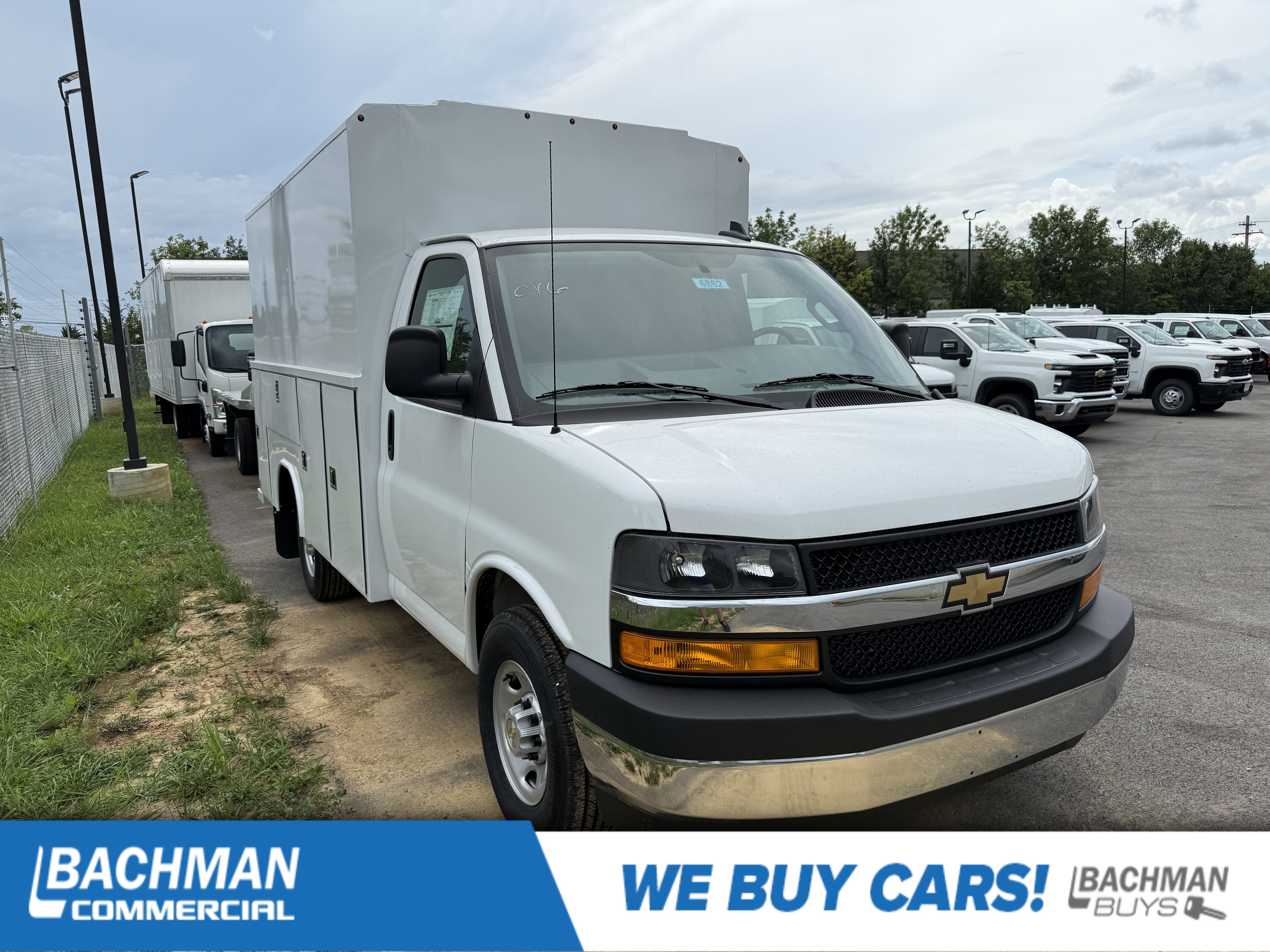 2025 Chevrolet Express Cutaway Base's photo