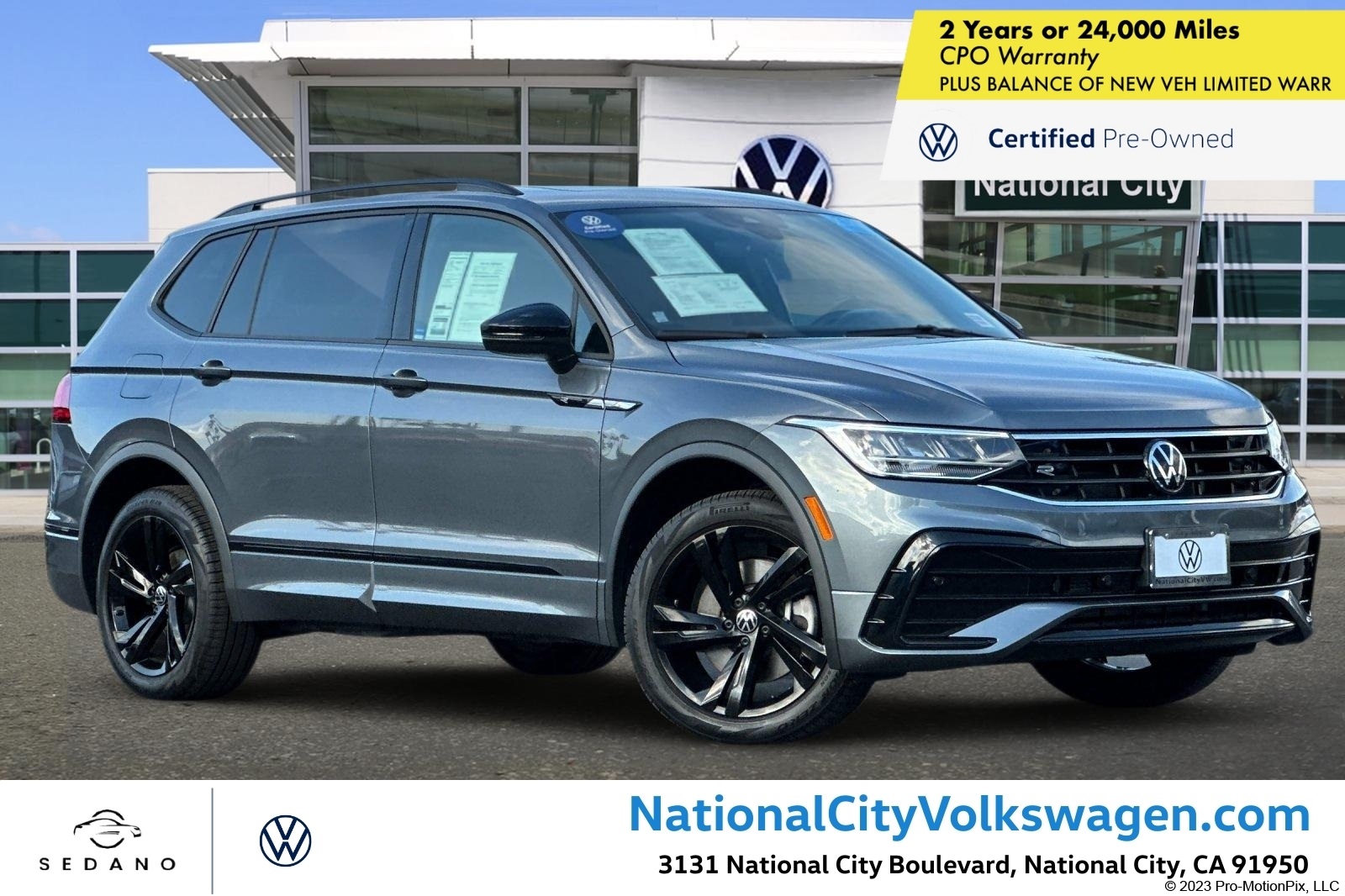 2024 Volkswagen Tiguan SE R-LINE BLACK's photo