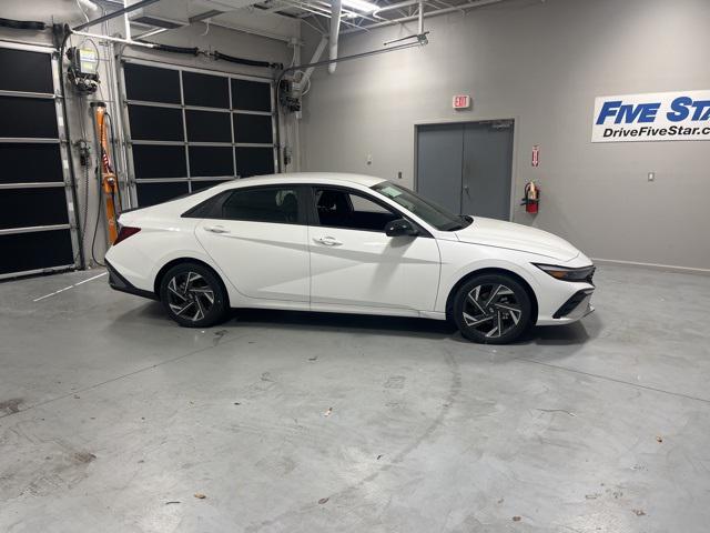 2025 Hyundai Elantra SEL's photo