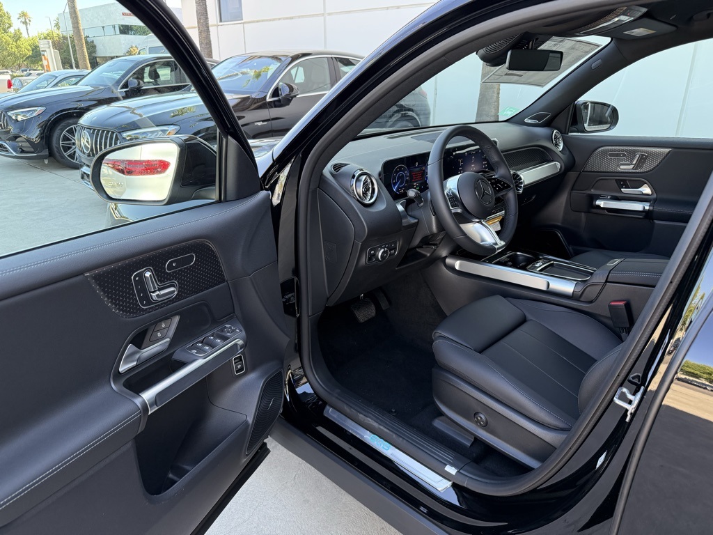 2025 Mercedes Benz EQB photo 7