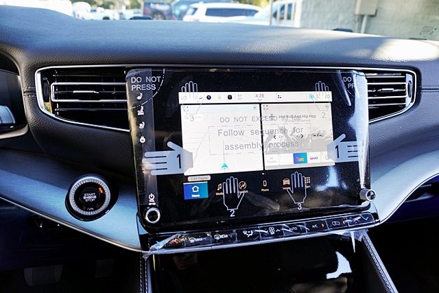 New 2025 Bright White Clear-Coat Exterior Paint Jeep Series II image 29