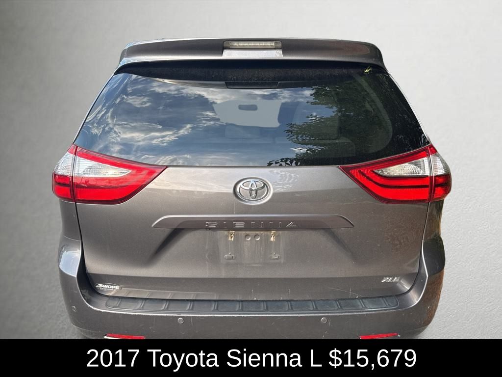 2017 Toyota Sienna L photo 4
