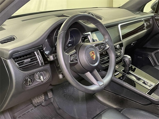 2025 Porsche Macan photo 4