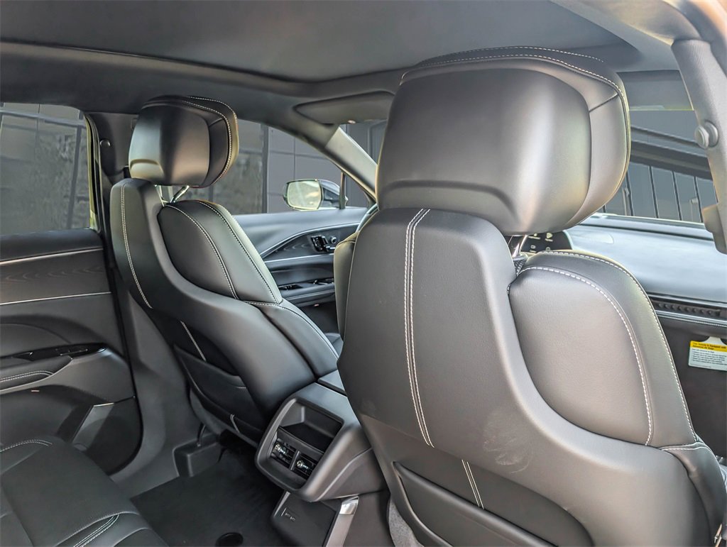 2026 Cadillac Lyriq Luxury photo 22