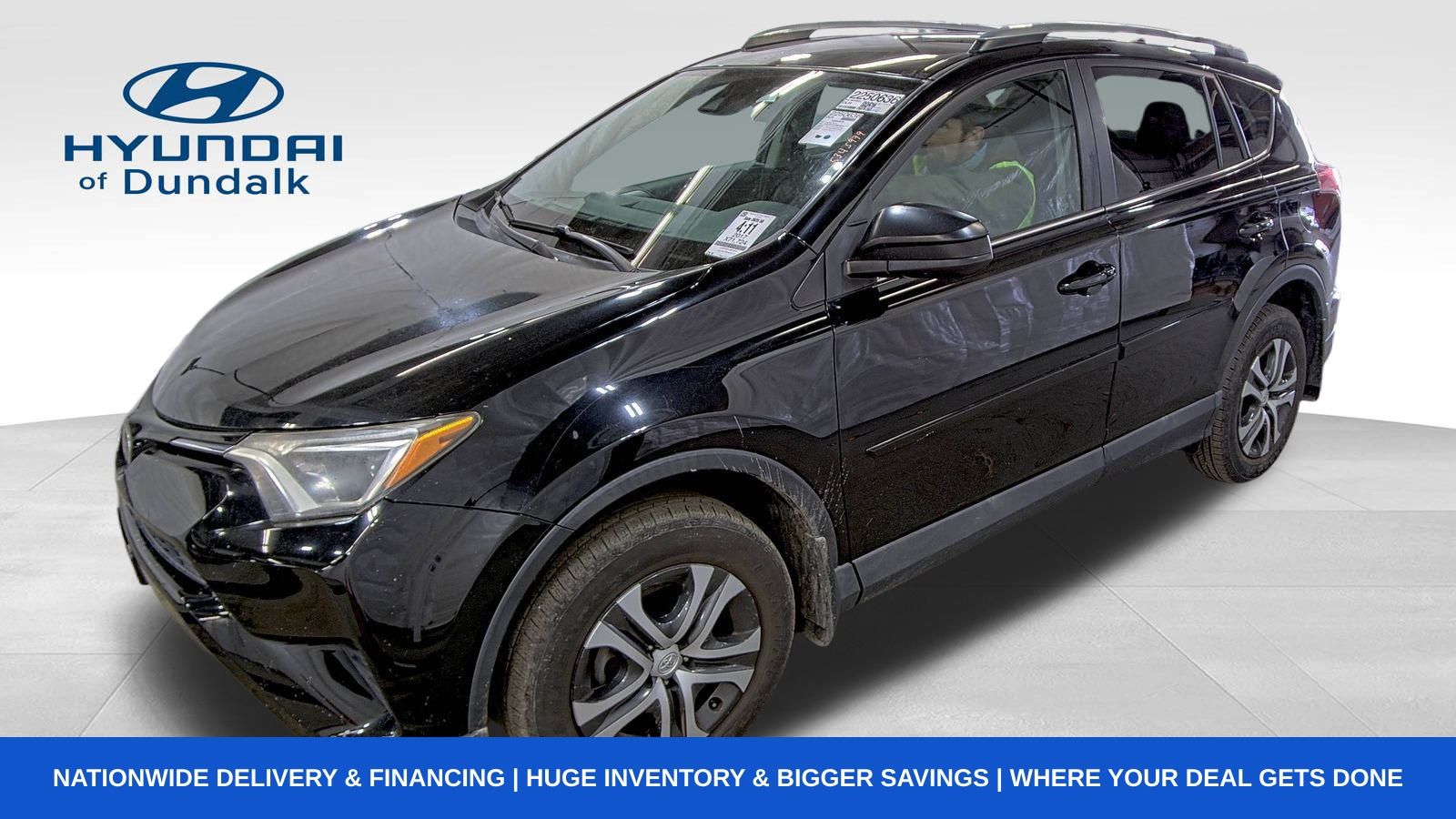 2017 Toyota RAV4 LE's photo