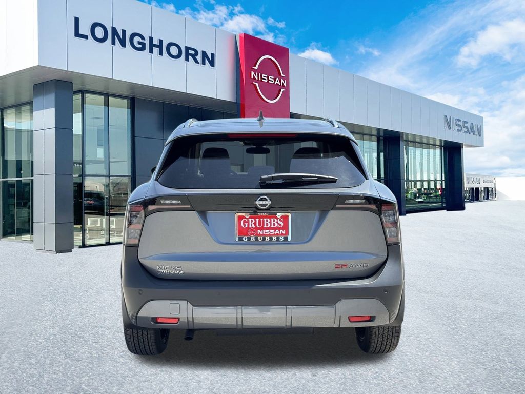 2025 Nissan Kicks SR photo 4