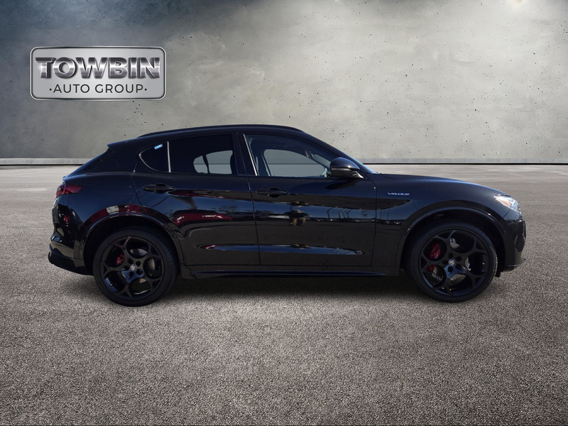 2022 Alfa Romeo Stelvio Ti Sport photo 3