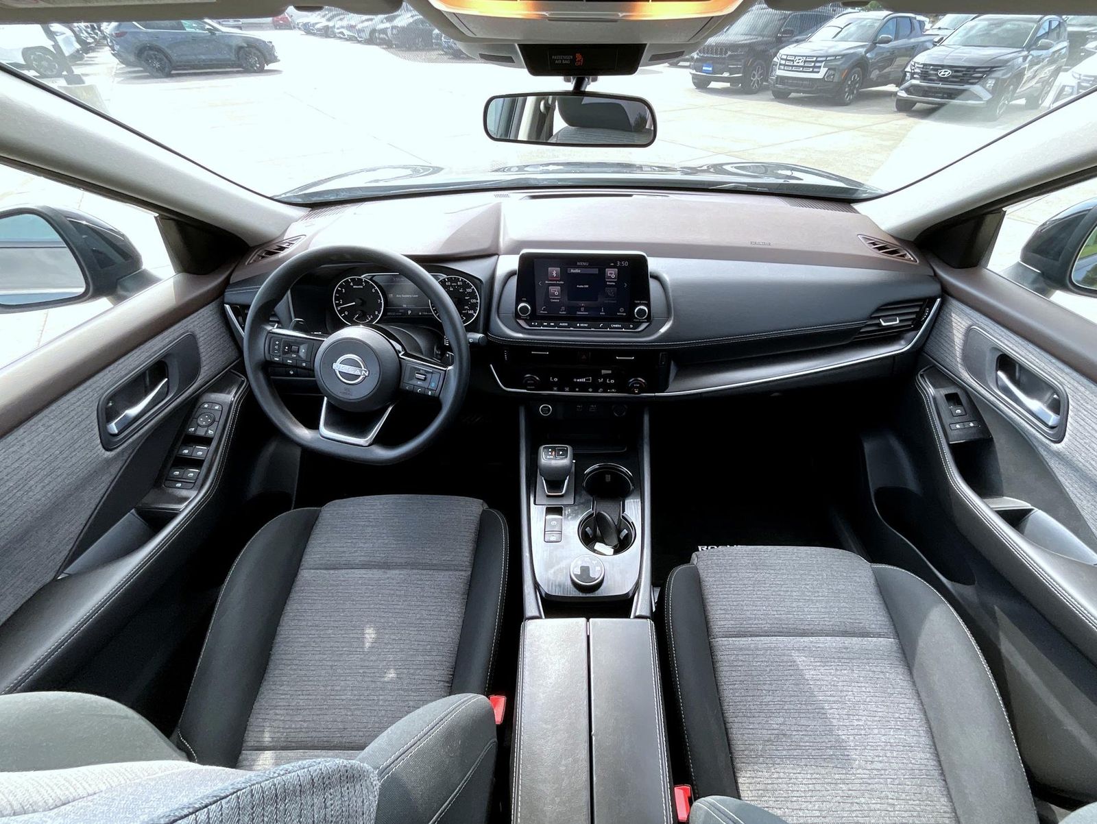 2022 Nissan Rogue SV photo 14