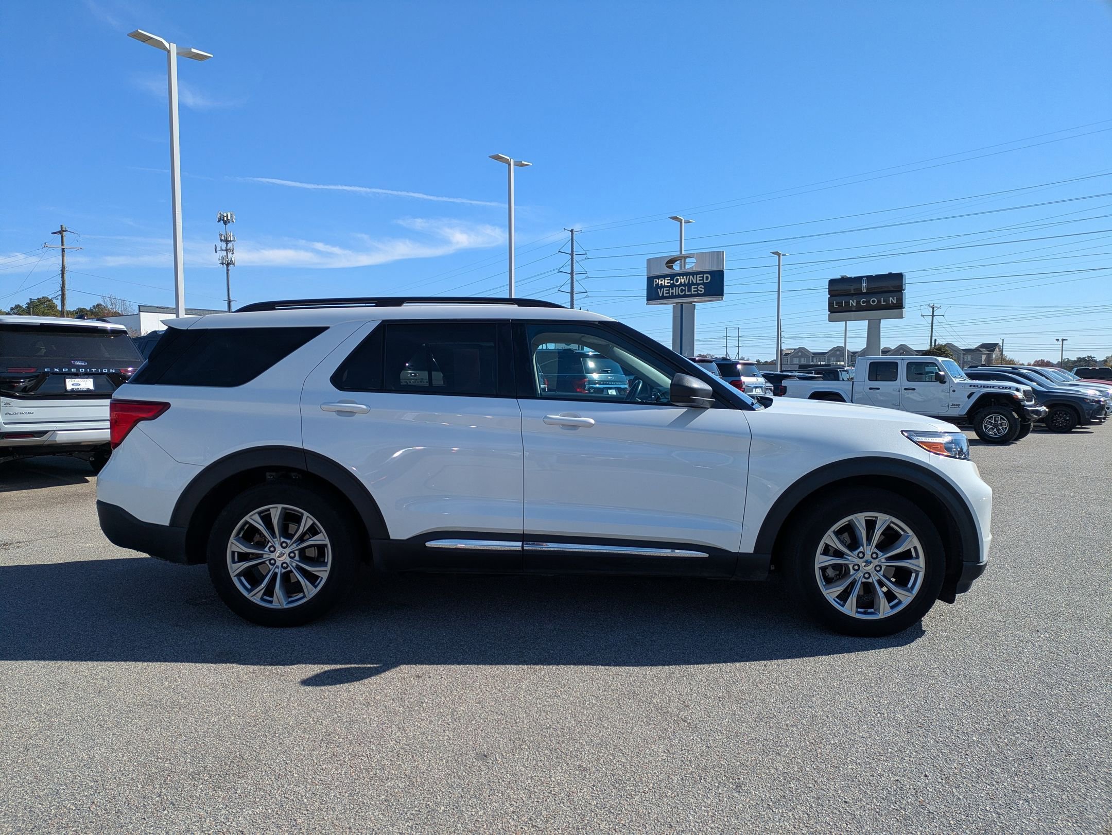 2022 Ford Explorer XLT photo 3