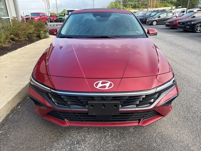 2024 Hyundai Elantra Limited photo 2