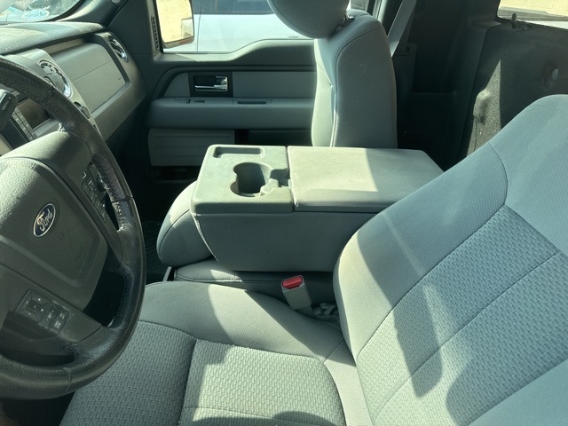 2013 Ford F-150 XLT photo 2