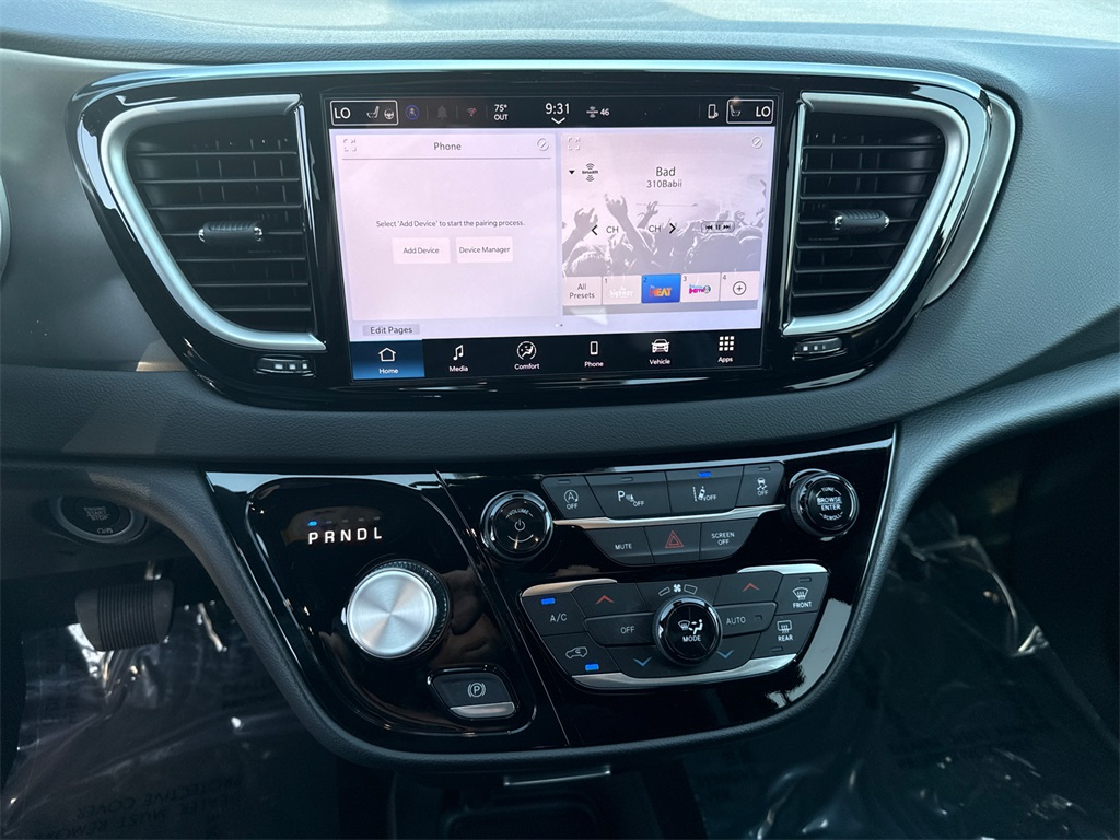 2025 Chrysler Voyager LX photo 29