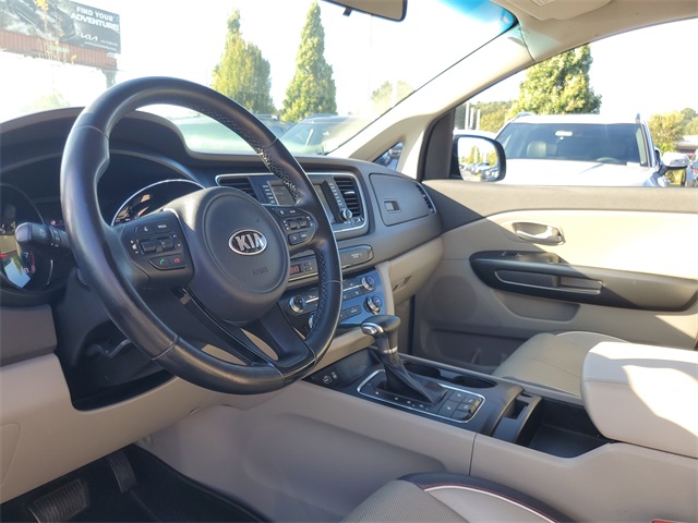 2017 Kia Sedona LX photo 9