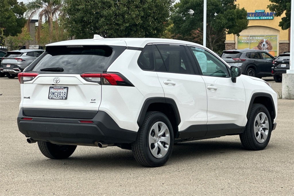 2024 Toyota RAV4 LE photo 2