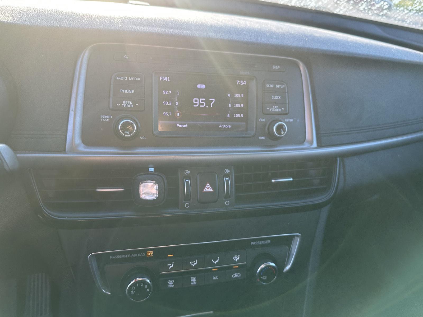2017 Kia Optima LX photo 8
