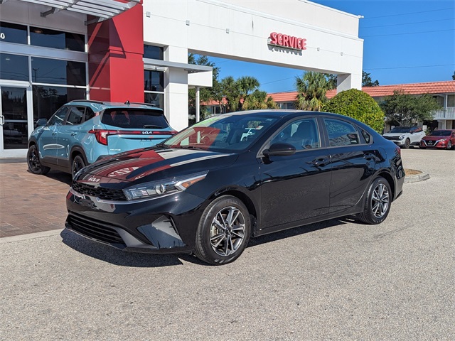 2023 Kia Forte LXS photo 2