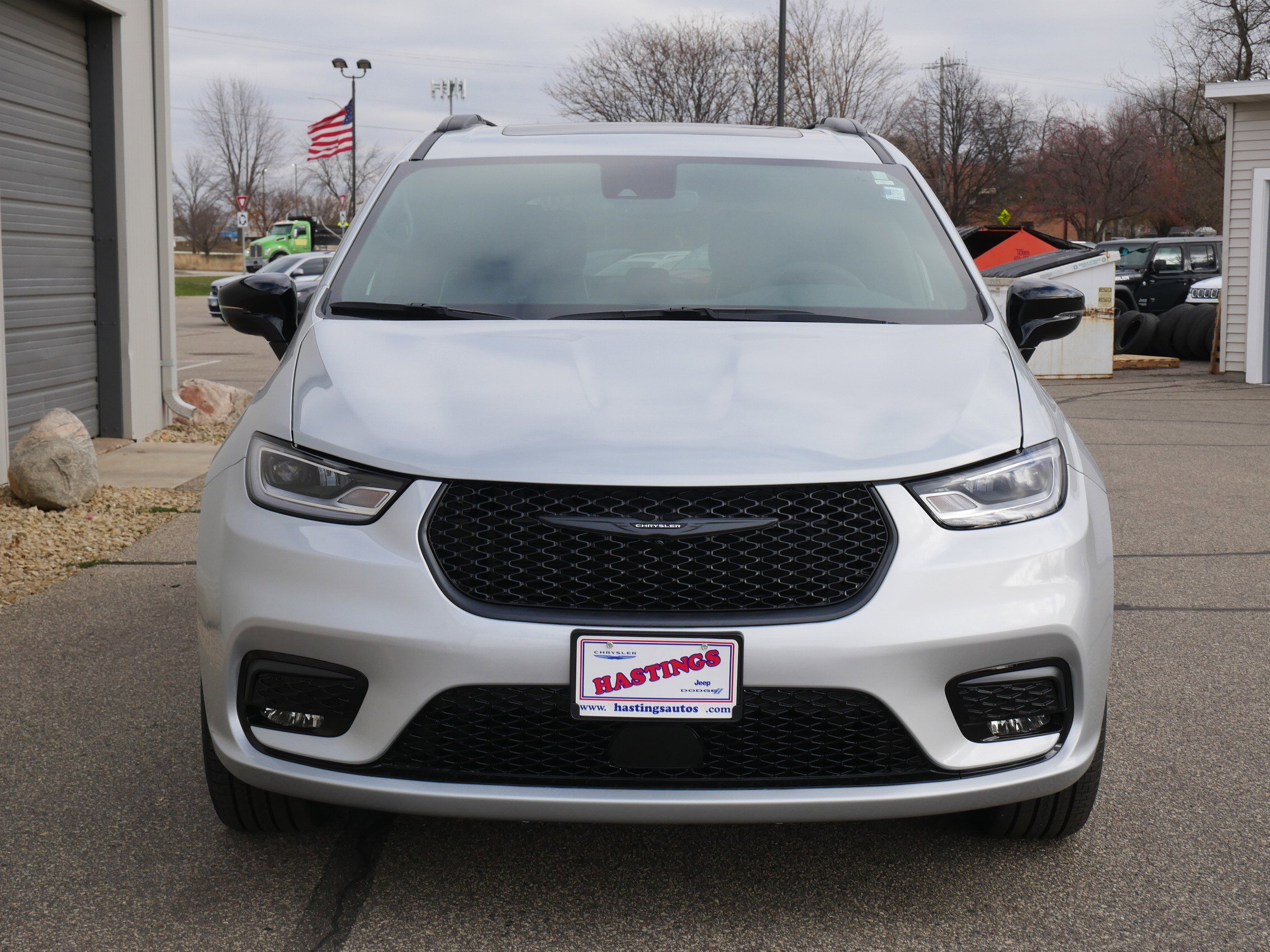 2026 Chrysler Pacifica Limited photo 4