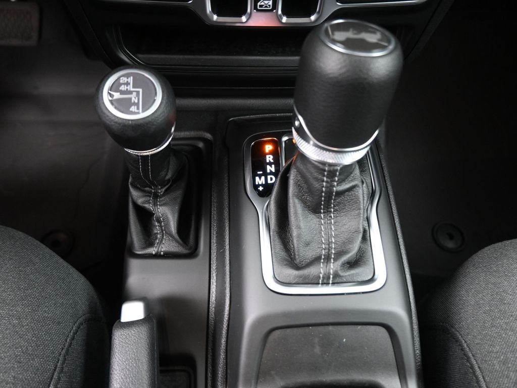 2025 Jeep Wrangler Sport S photo 3