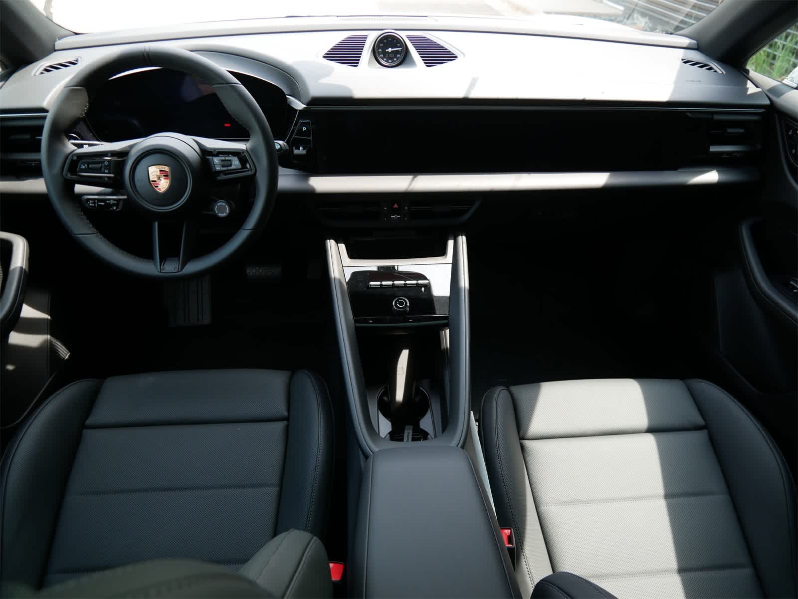 2025 Porsche Macan Electric 4 photo 8