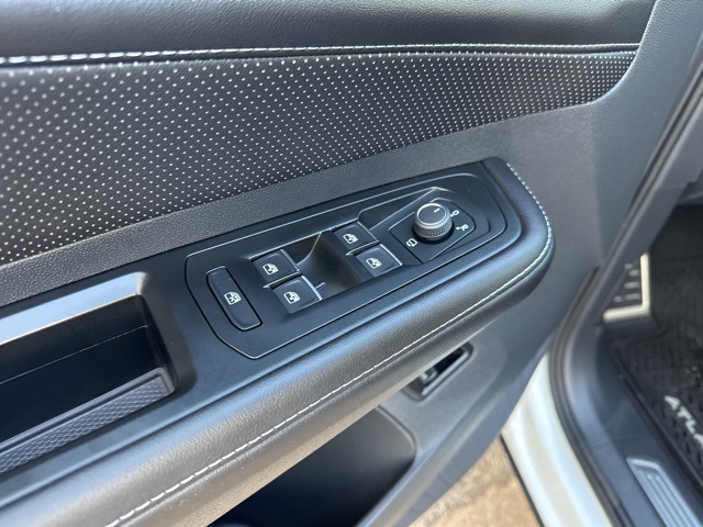 2025 Volkswagen Atlas SEL Premium R-Line photo 30