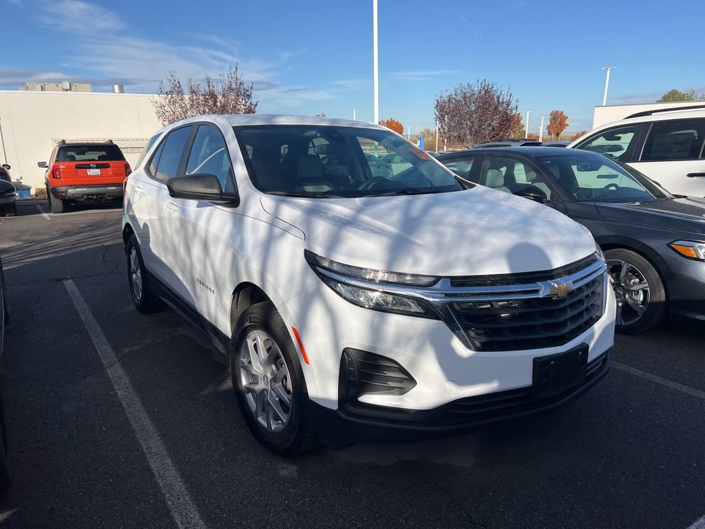 2023 Chevrolet Equinox LS photo 3