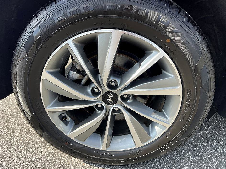 2020 Hyundai Santa Fe SEL photo 11