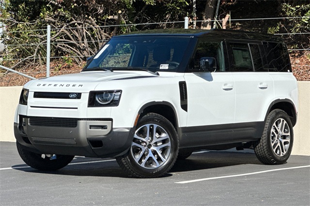 2026 Land Rover Defender S's photo