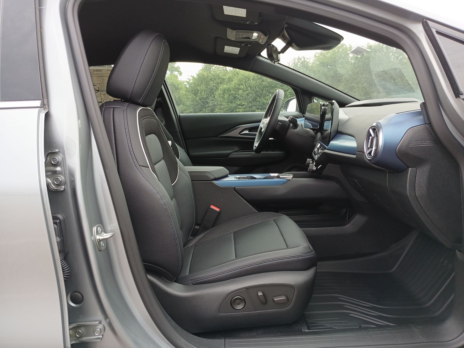 2025 Chevrolet Equinox EV 1LT photo 27