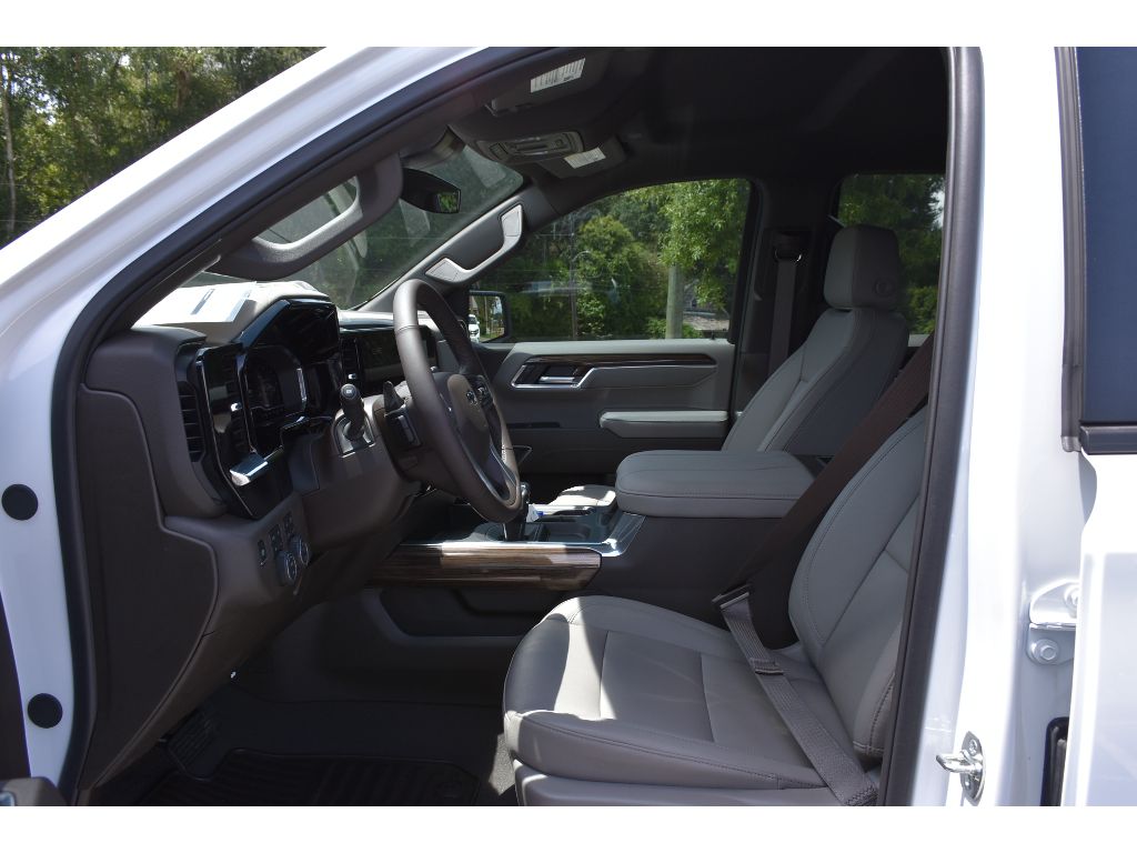 2025 Chevrolet Silverado 1500 RST photo 8