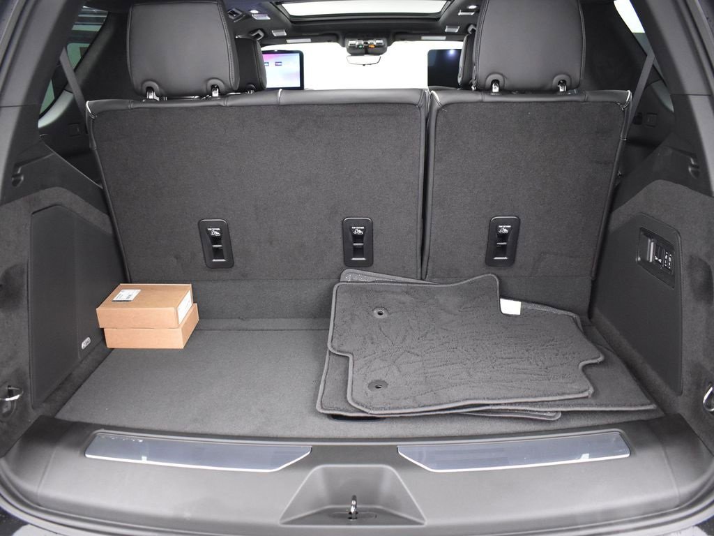 2025 Cadillac Escalade Sport Platinum photo 9