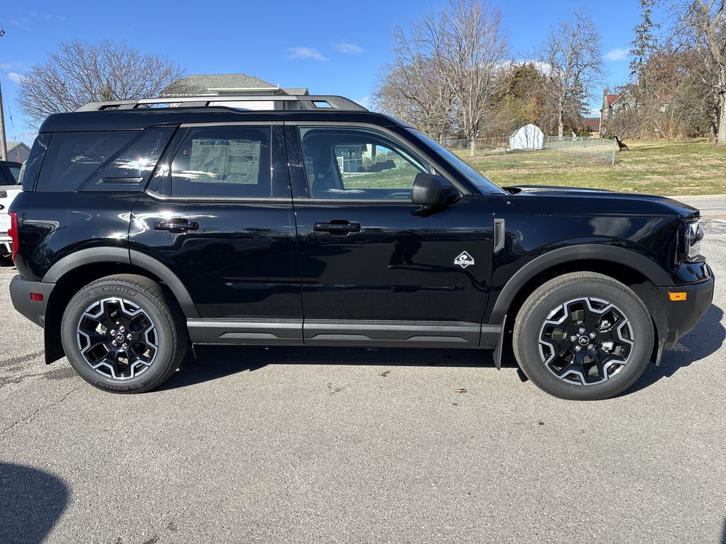 2025 Ford Bronco Outer Banks photo 3