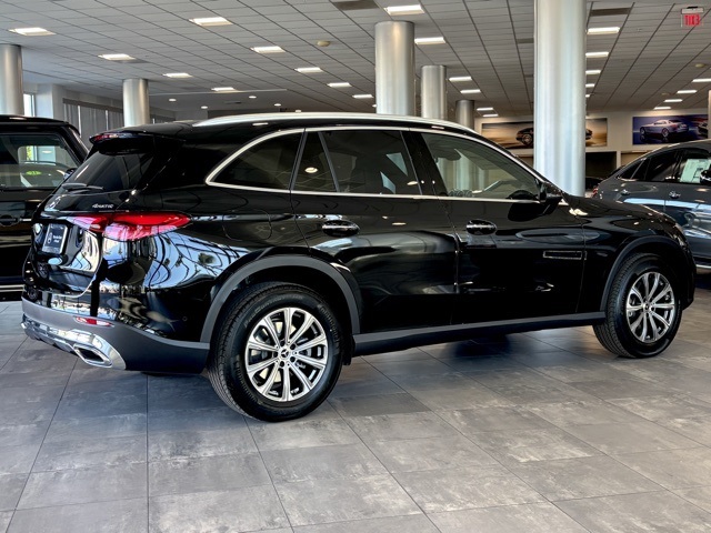 2026 Mercedes Benz GLC 300 4MATIC photo 3