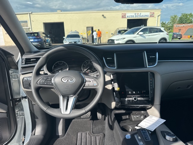 2025 Infiniti QX50 Luxe AWD photo 11