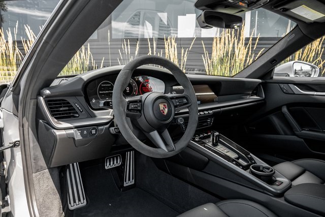 2025 Porsche 911 S photo 4