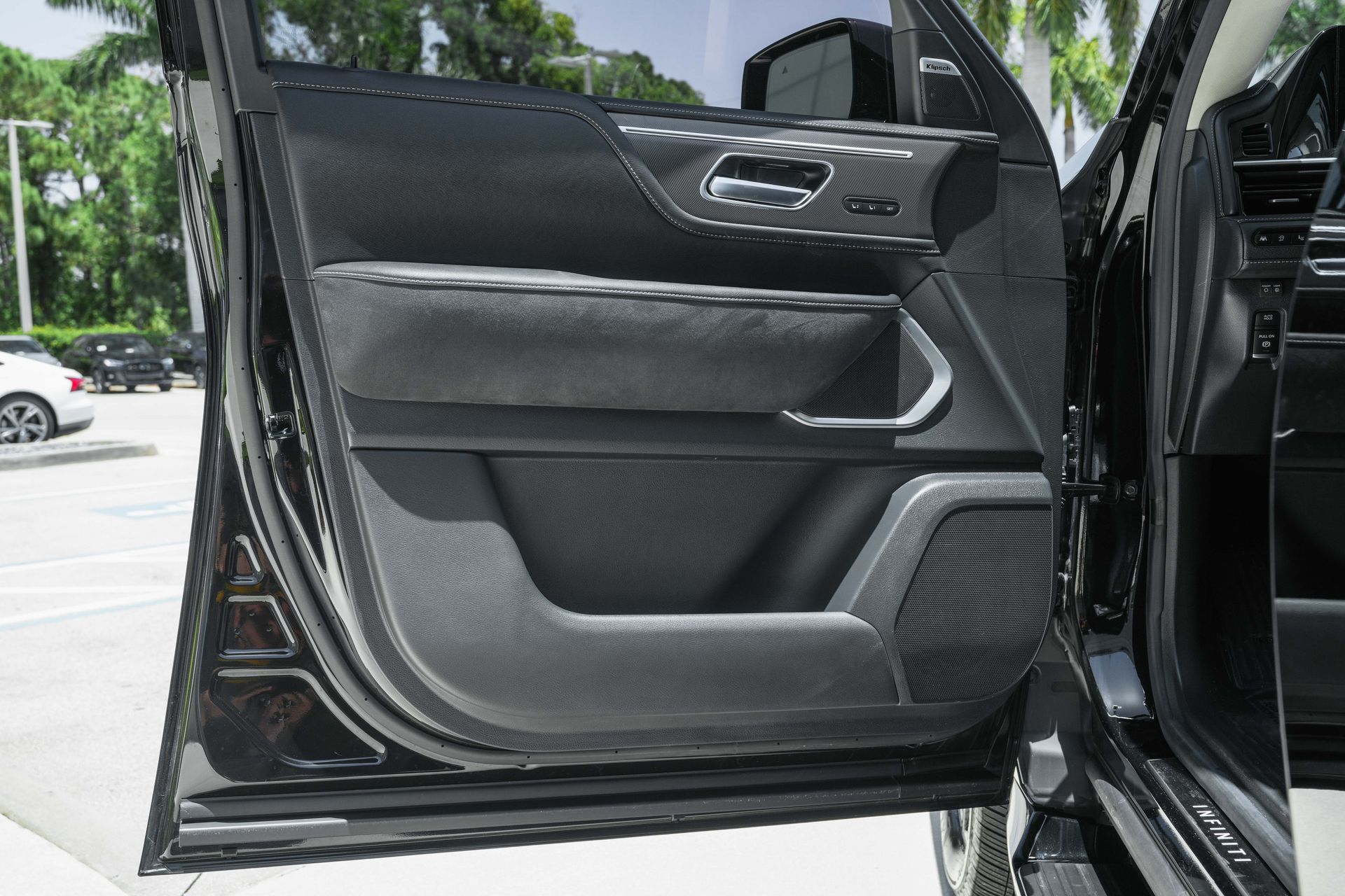 2025 Infiniti QX80 Luxe photo 24