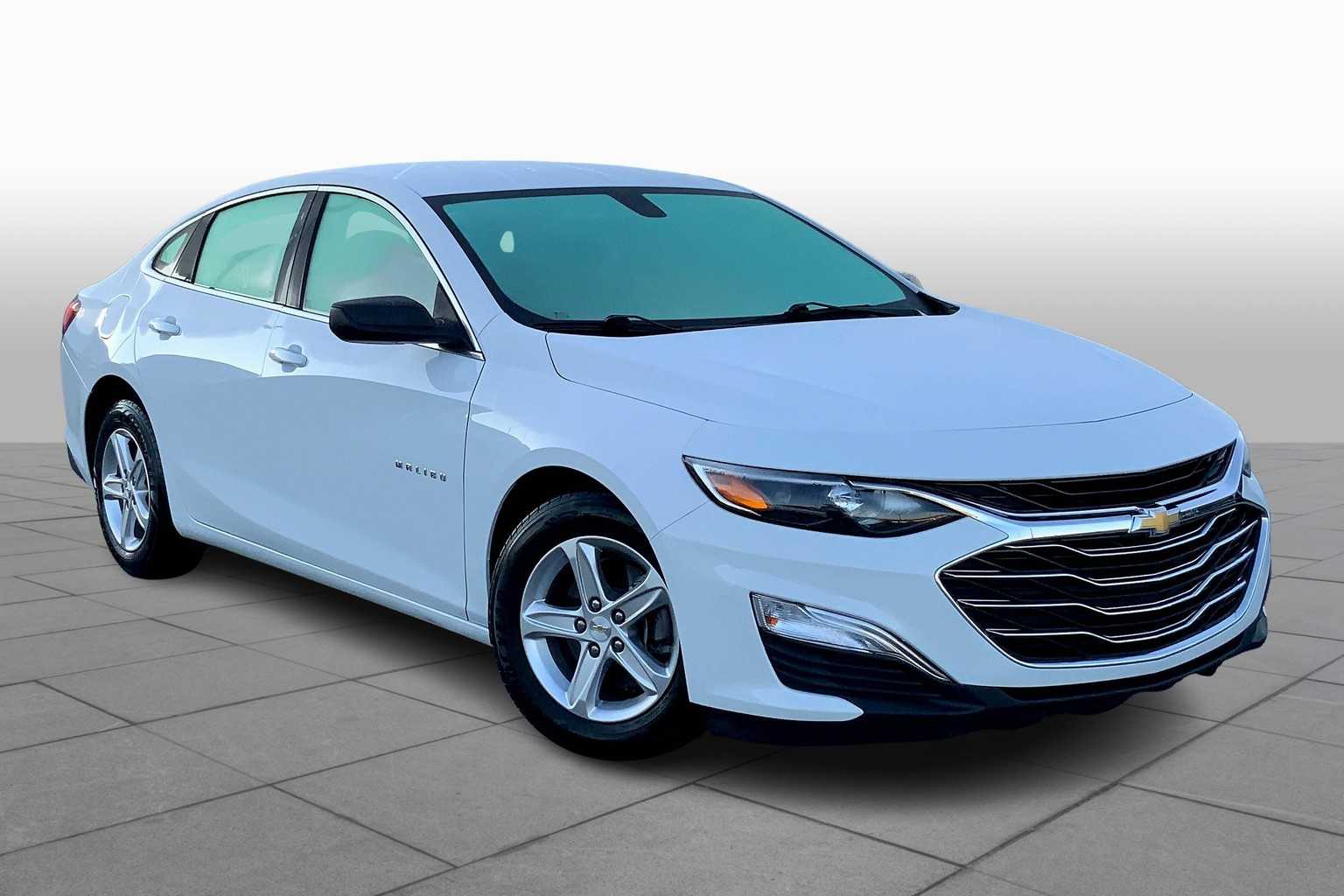 2022 Chevrolet Malibu LS photo 2