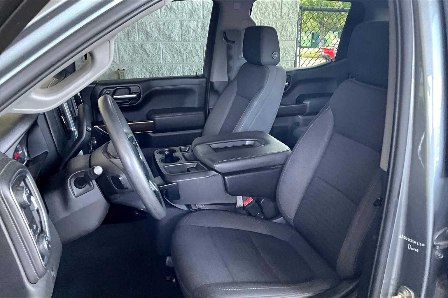 2020 Chevrolet Silverado 1500 LT photo 7