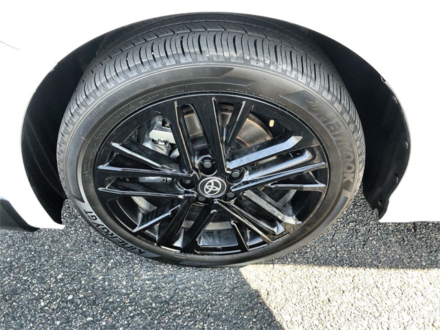 2025 Toyota Camry SE photo 3