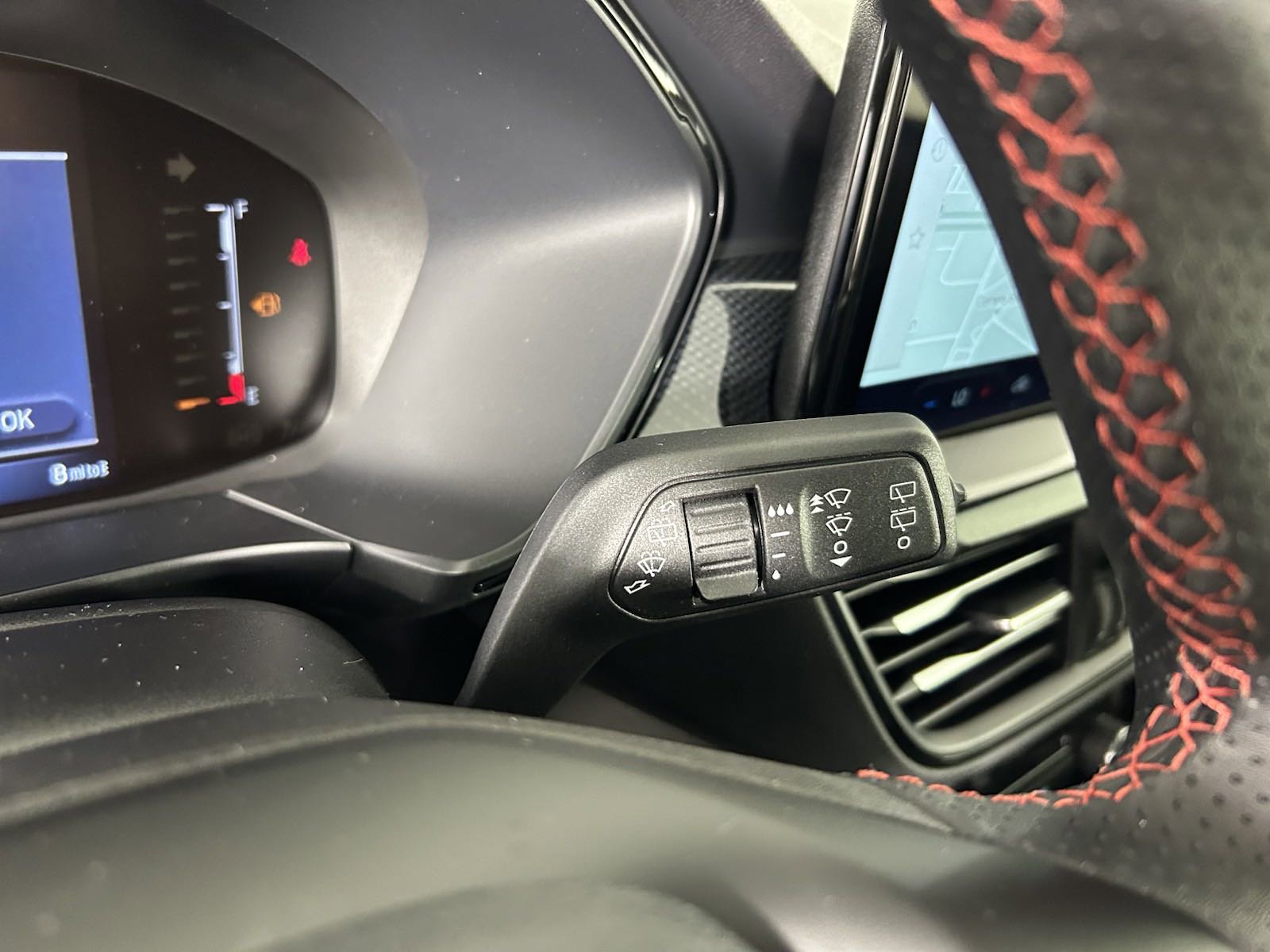 2025 Ford Escape ST-Line photo 30