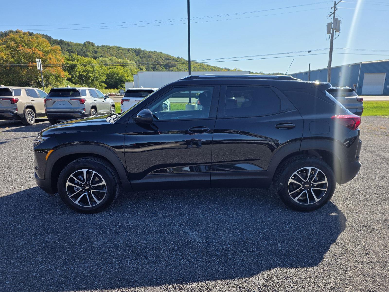 2026 Chevrolet Trailblazer LT photo 2