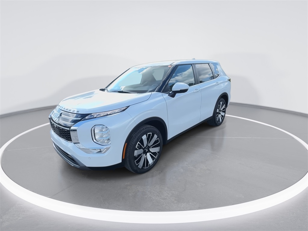 2025 Mitsubishi Outlander SE photo 4