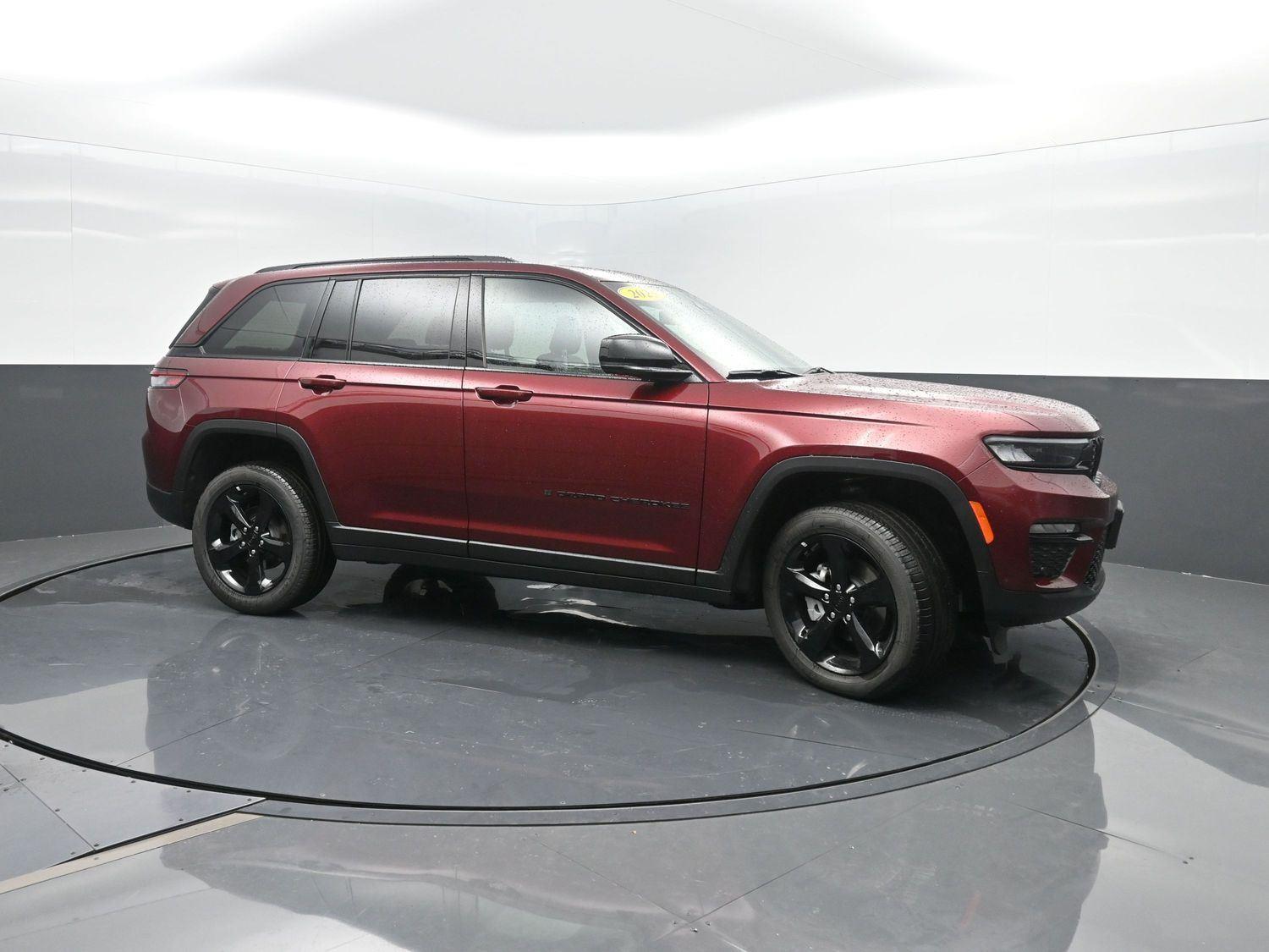 2025 Jeep Grand Cherokee Limited photo 3