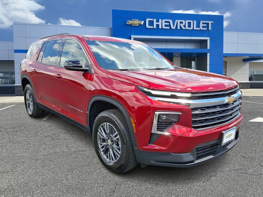 2025 Chevrolet Traverse photo 2